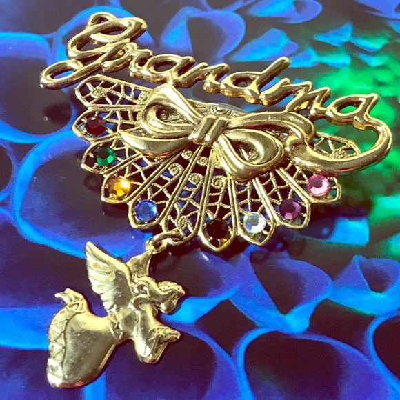 Vintage pretty Grandma pin with Guardian angel🦋💕 - Picture 1 of 5